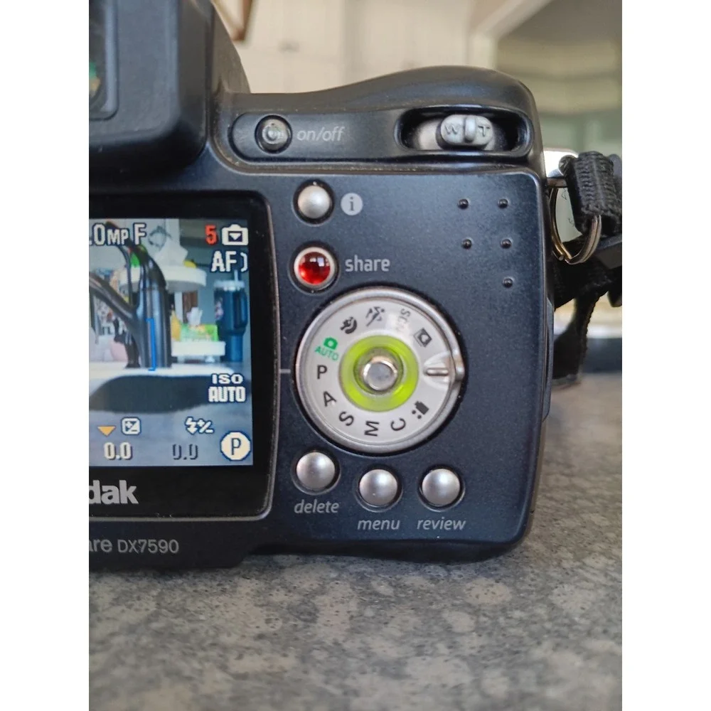 Kodak EasyShare DX7590 5.0MP 10x Zoom Digital Camera + Dock And Manuals